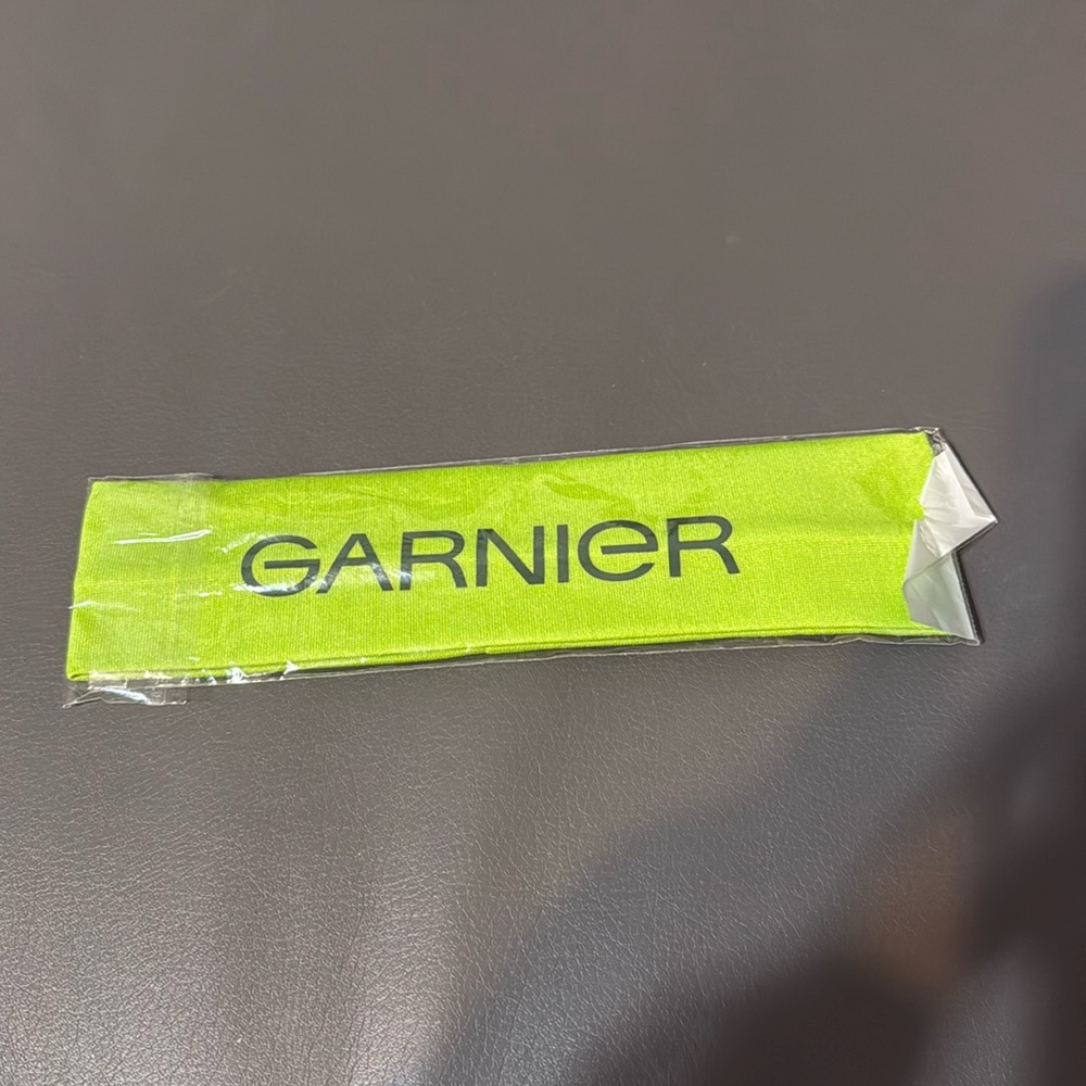 Garnier head band green Brand new